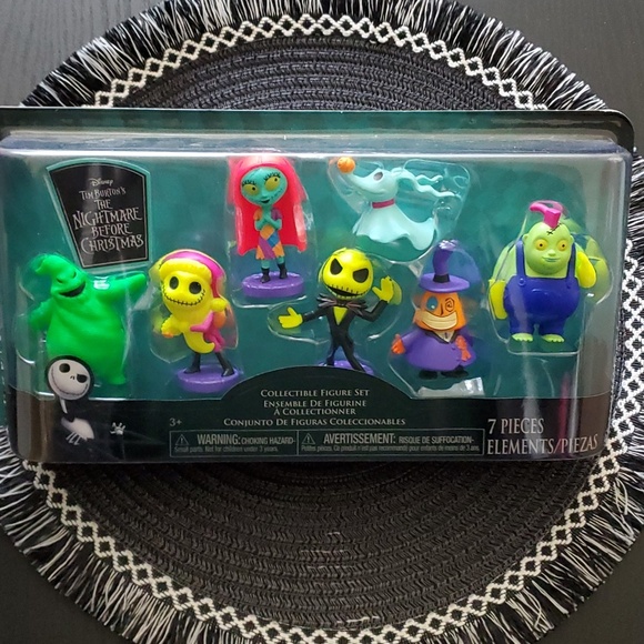 Collectable Figure Set - Picture 1 of 4